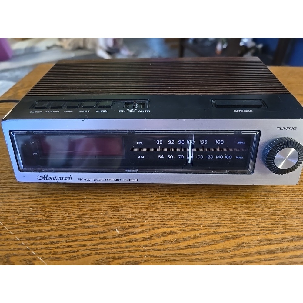Vintage Monteverdi AM/FM Electronic Clock Radio Model #j276 Series 280a Tested